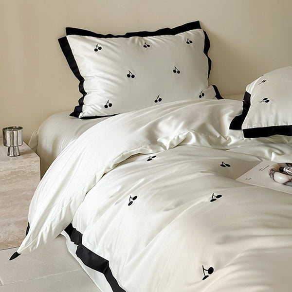 Black Line Bedding Set - Cherry