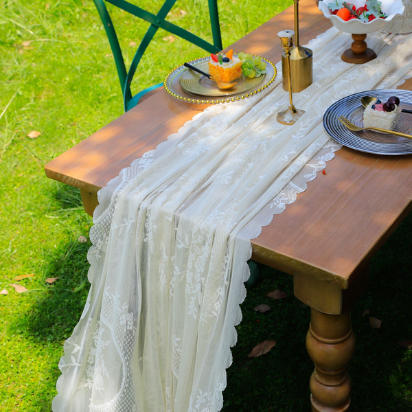 Wreath Lace Scallop Tablecloth