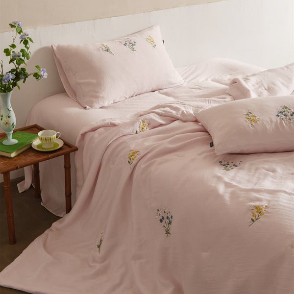 Cottage Wildflower Summer Quilted Blanket