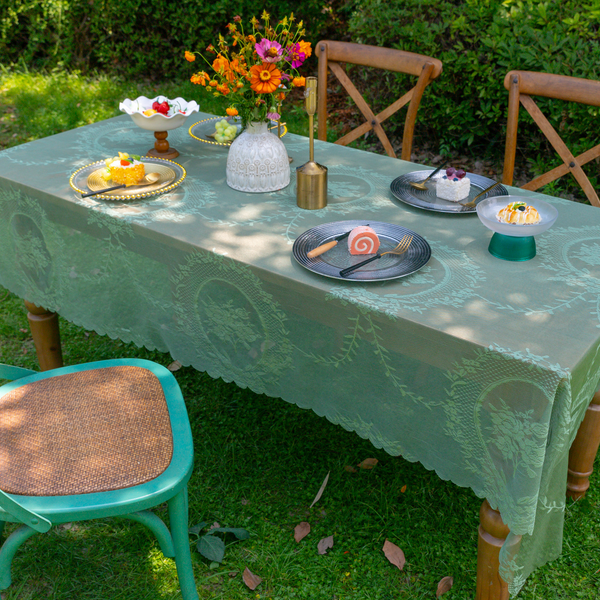 Wreath Lace Scallop Tablecloth