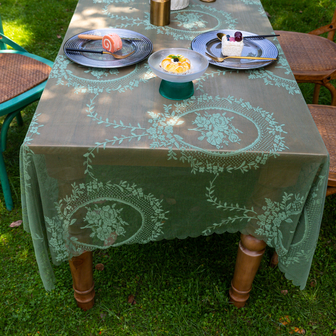 Wreath Lace Scallop Tablecloth