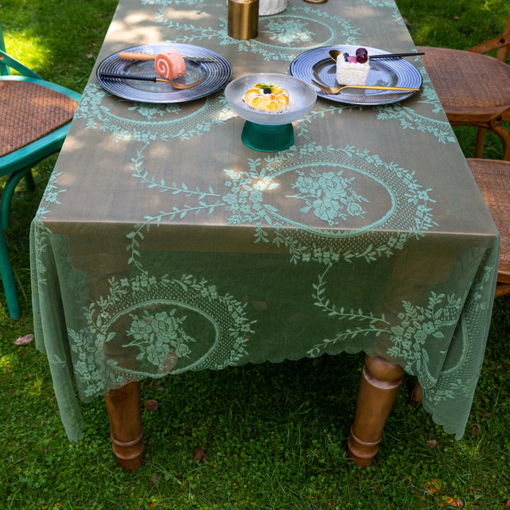 Wreath Lace Scallop Tablecloth