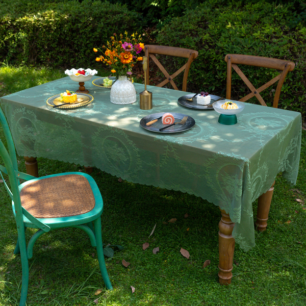 Wreath Lace Scallop Tablecloth