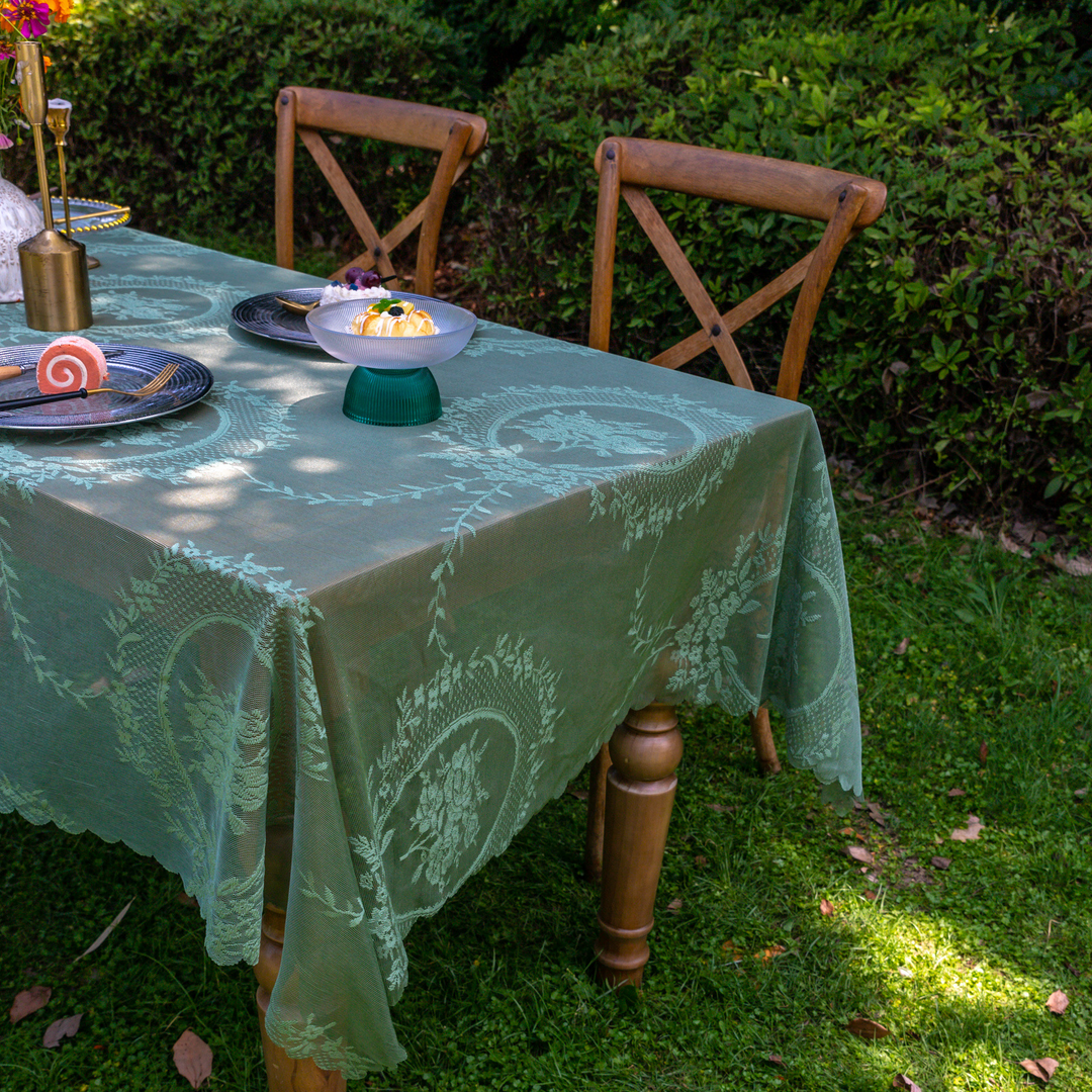 Wreath Lace Scallop Tablecloth