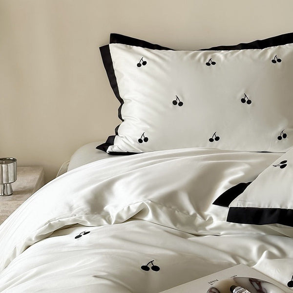 Black Line Bedding Set - Cherry