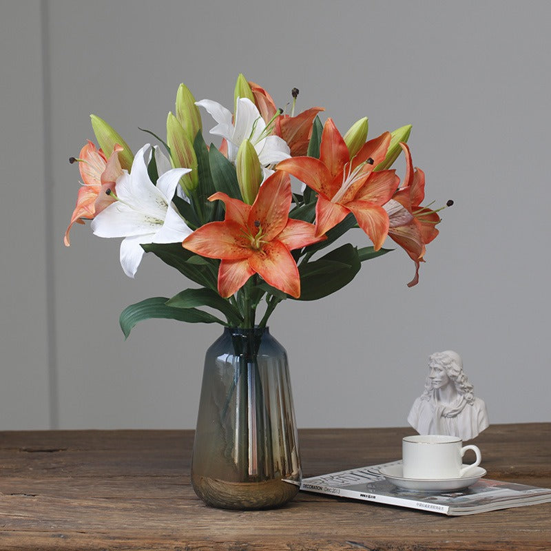 Bold Artistic Lily Bouquet