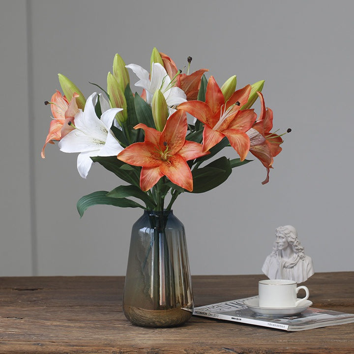 Bold Artistic Lily Bouquet
