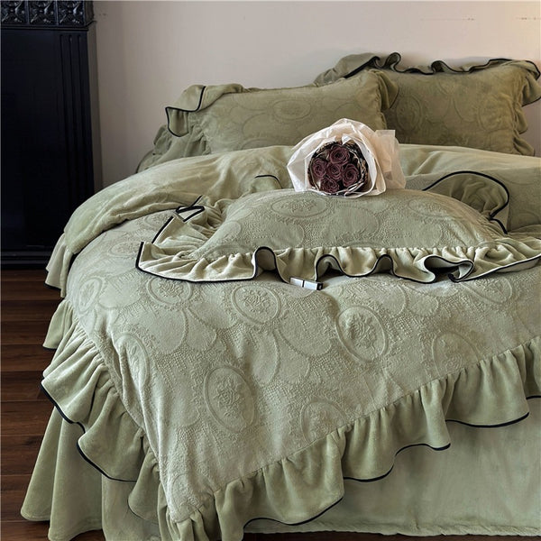 Warm Royal Scalloped Bedding Set