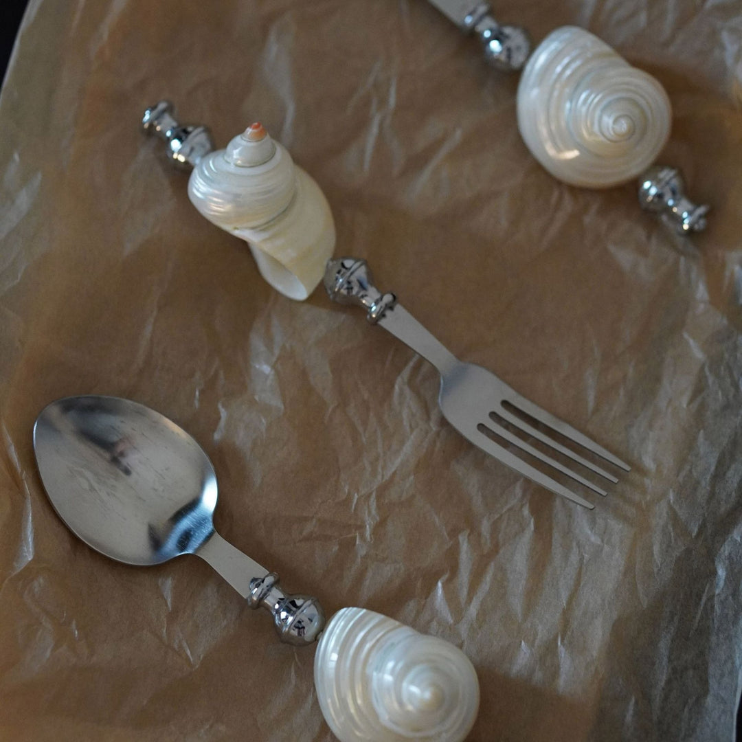 Moonlit White Conch Cutlery Collection