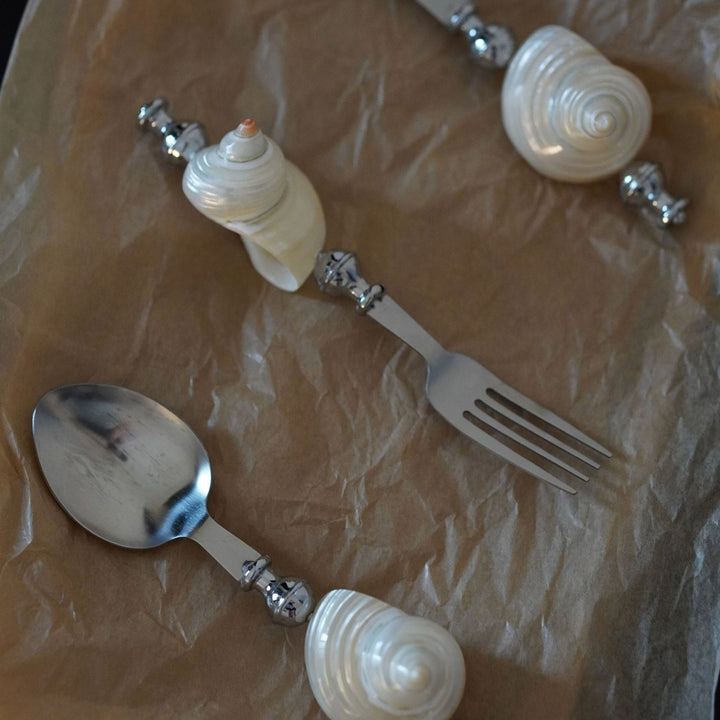 Moonlit White Conch Cutlery Collection