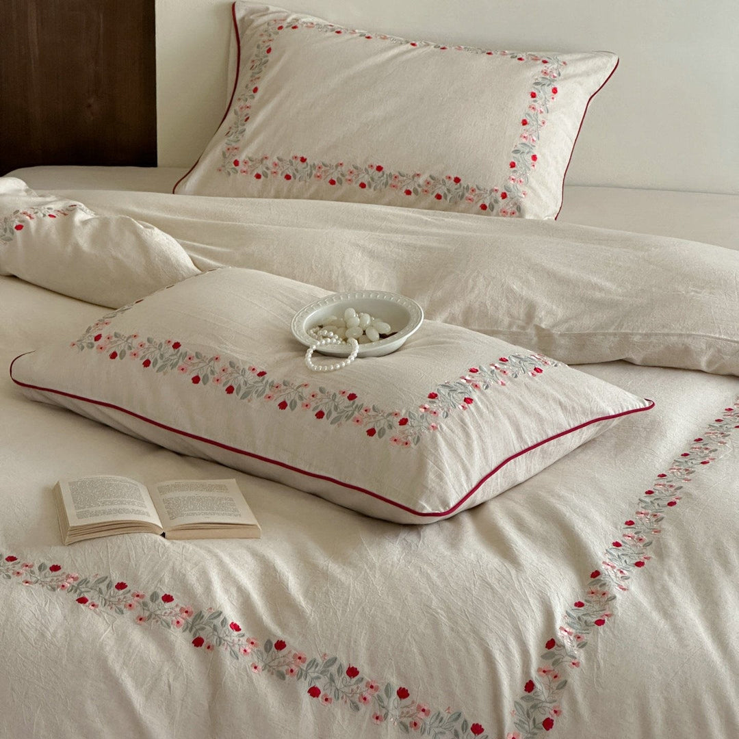 Vine Bloom Trim Bedding Set
