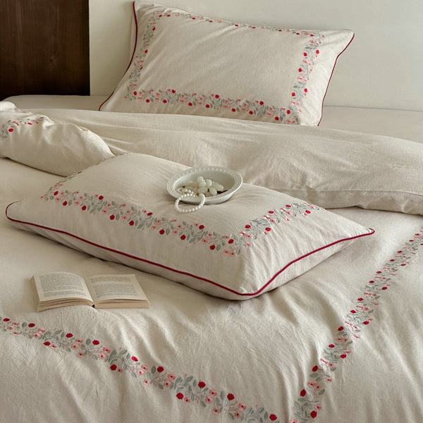 Vine Bloom Trim Bedding Set