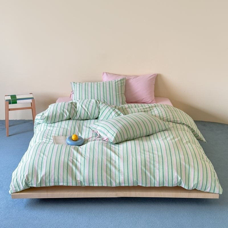 Leisurely Holiday Haven Bedding Set