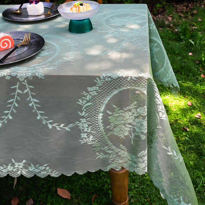 Wreath Lace Scallop Tablecloth