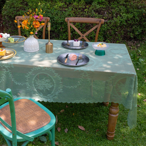 Wreath Lace Scallop Tablecloth