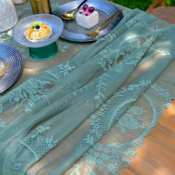 Wreath Lace Scallop Tablecloth