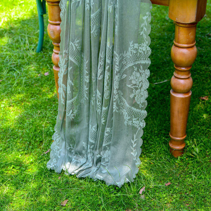 Wreath Lace Scallop Tablecloth