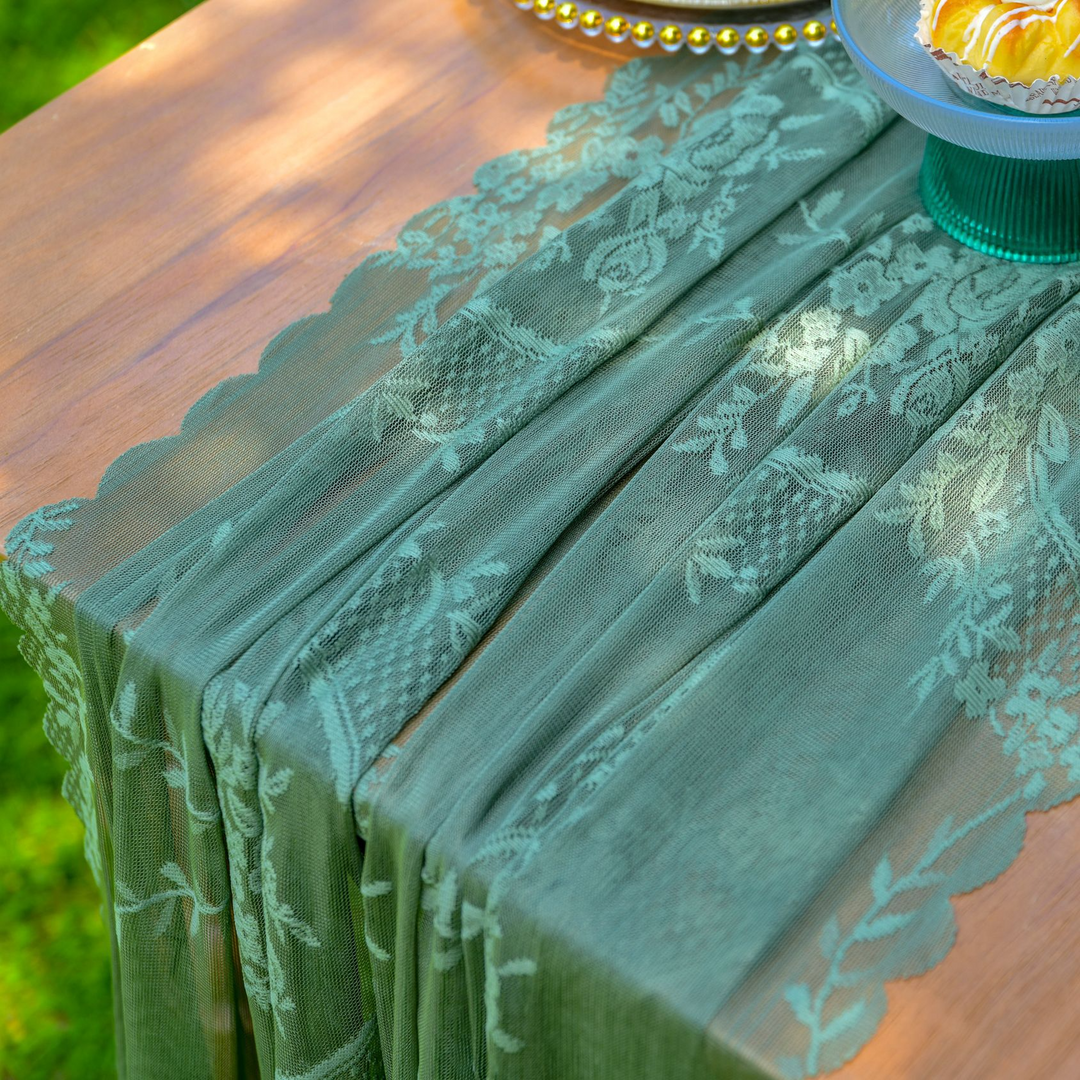 Wreath Lace Scallop Tablecloth