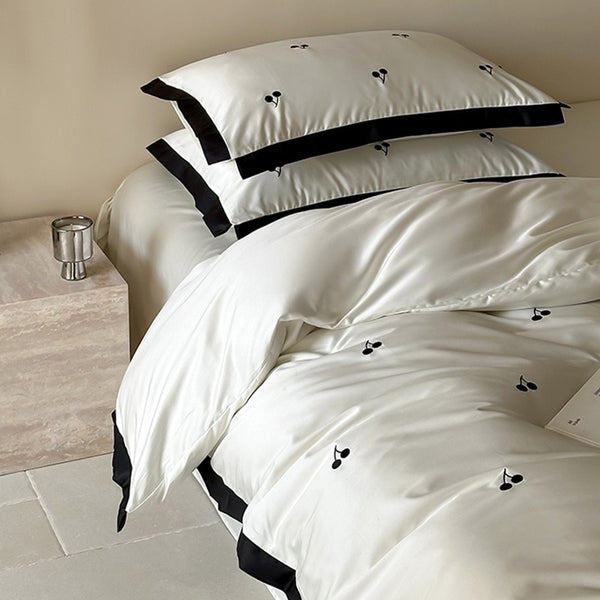 Black Line Bedding Set - Cherry