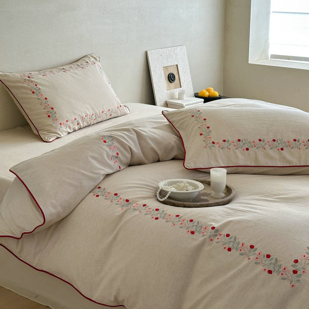 Vine Bloom Trim Bedding Set
