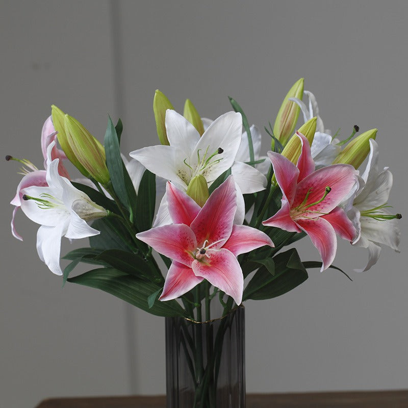 Bold Artistic Lily Bouquet