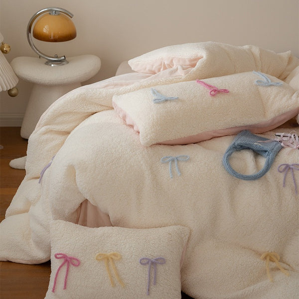 Bow on Cake Bedding Set