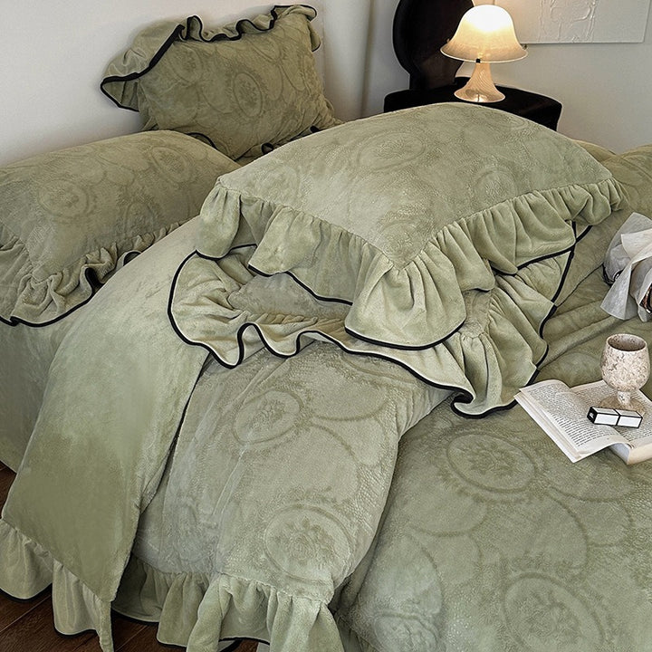 Warm Royal Scalloped Bedding Set