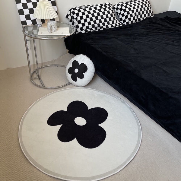 Black Daisy Rug