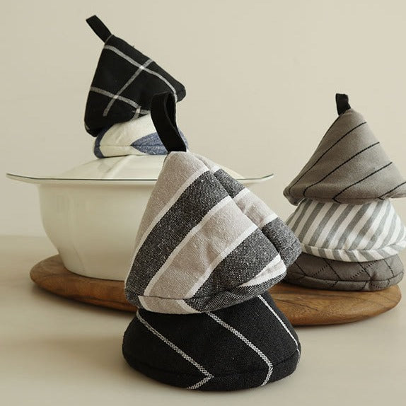 Grandma's Kitchen Triangle Pot Holder Set