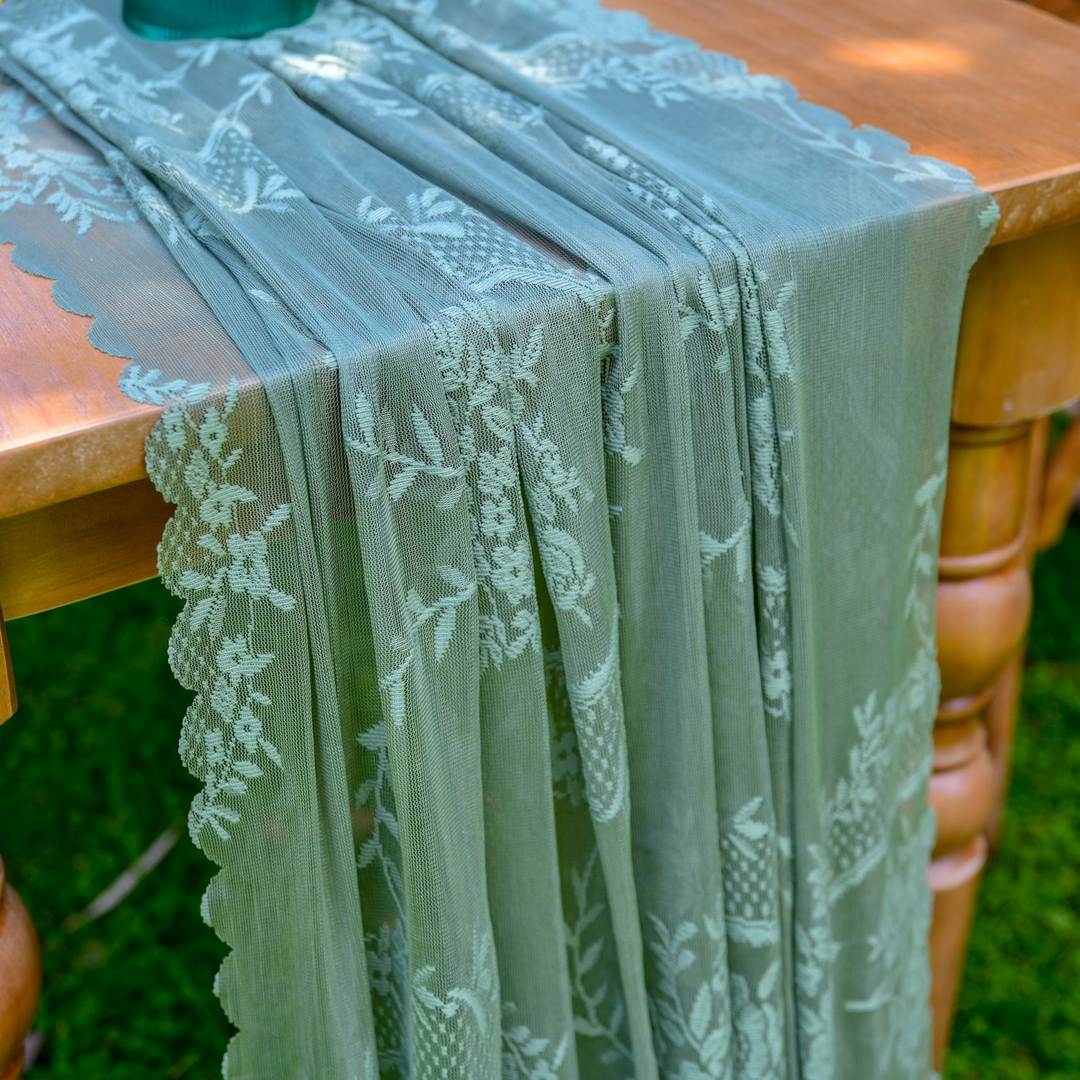 Wreath Lace Scallop Tablecloth