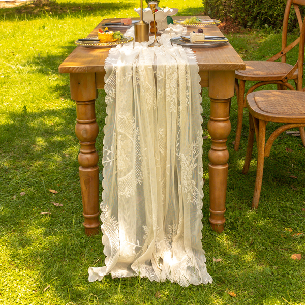 Wreath Lace Scallop Tablecloth