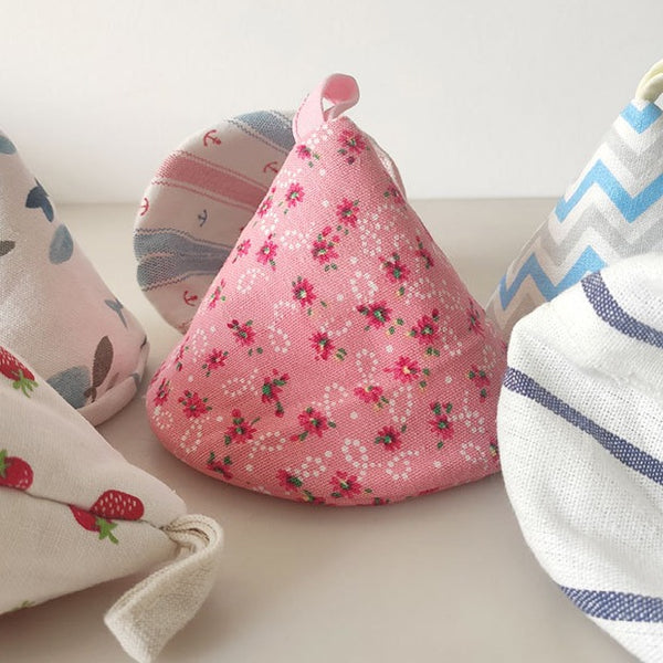 Grandma's Kitchen Triangle Pot Holder Set