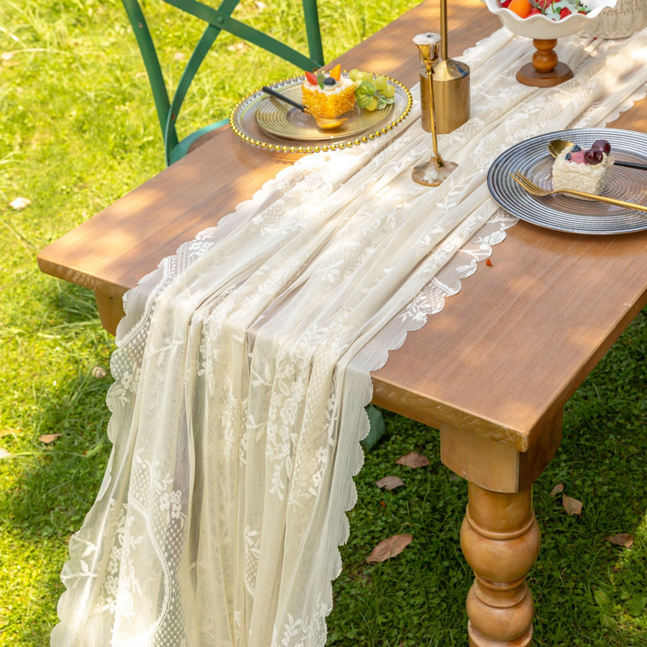Wreath Lace Scallop Tablecloth