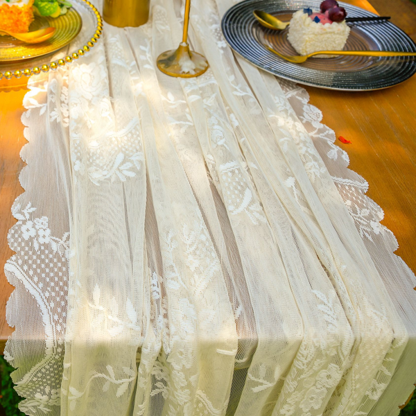 Wreath Lace Scallop Tablecloth