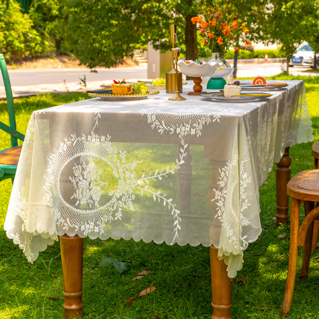 Wreath Lace Scallop Tablecloth