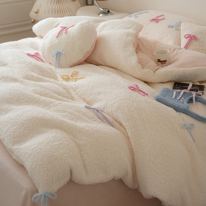 Bow on Cake Bedding Set
