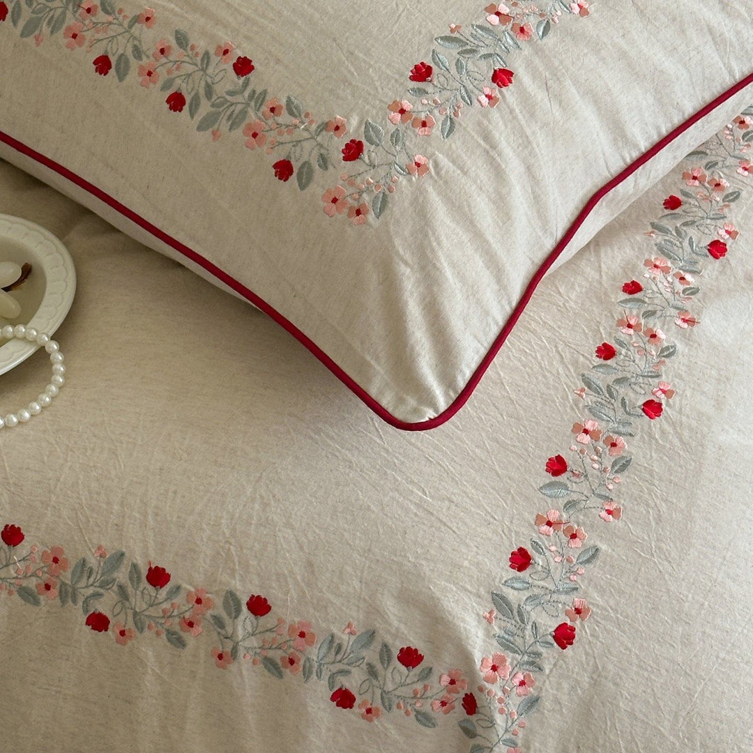 Vine Bloom Trim Bedding Set