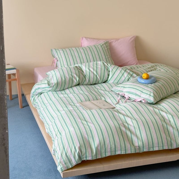 Leisurely Holiday Haven Bedding Set