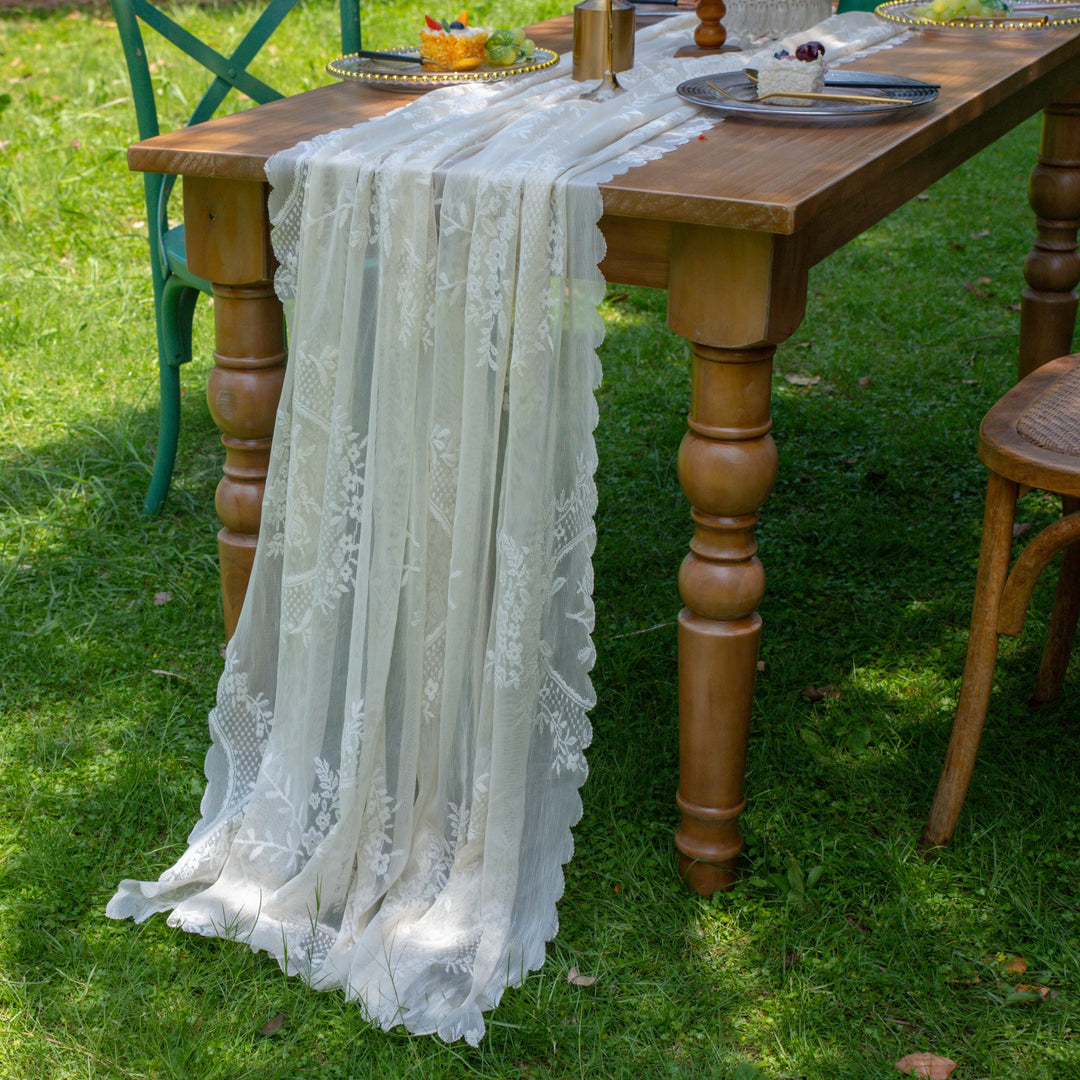 Wreath Lace Scallop Tablecloth