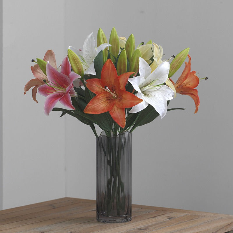 Bold Artistic Lily Bouquet