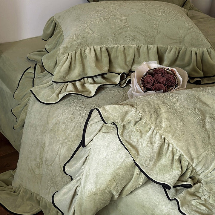 Warm Royal Scalloped Bedding Set