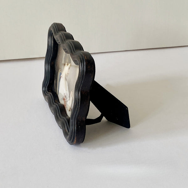 Distressed Black Wavy Frame