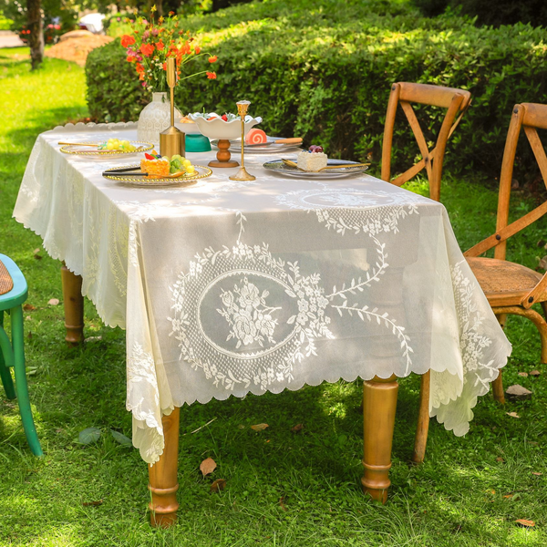 Wreath Lace Scallop Tablecloth