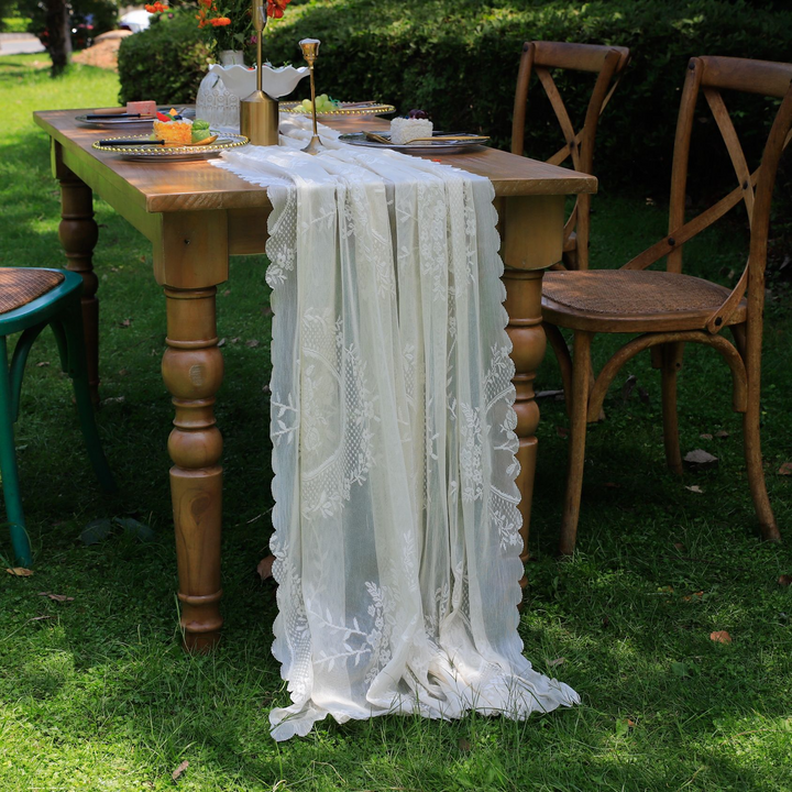 Wreath Lace Scallop Tablecloth