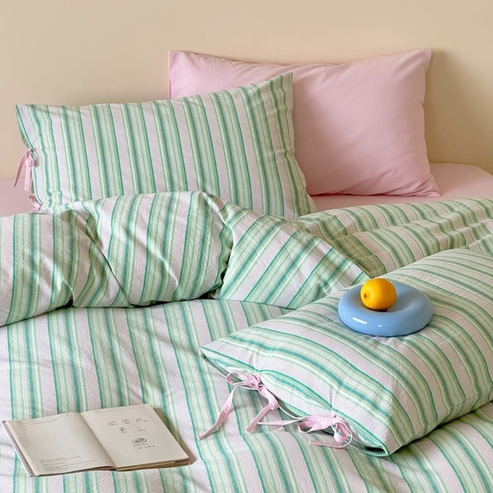 Leisurely Holiday Haven Bedding Set