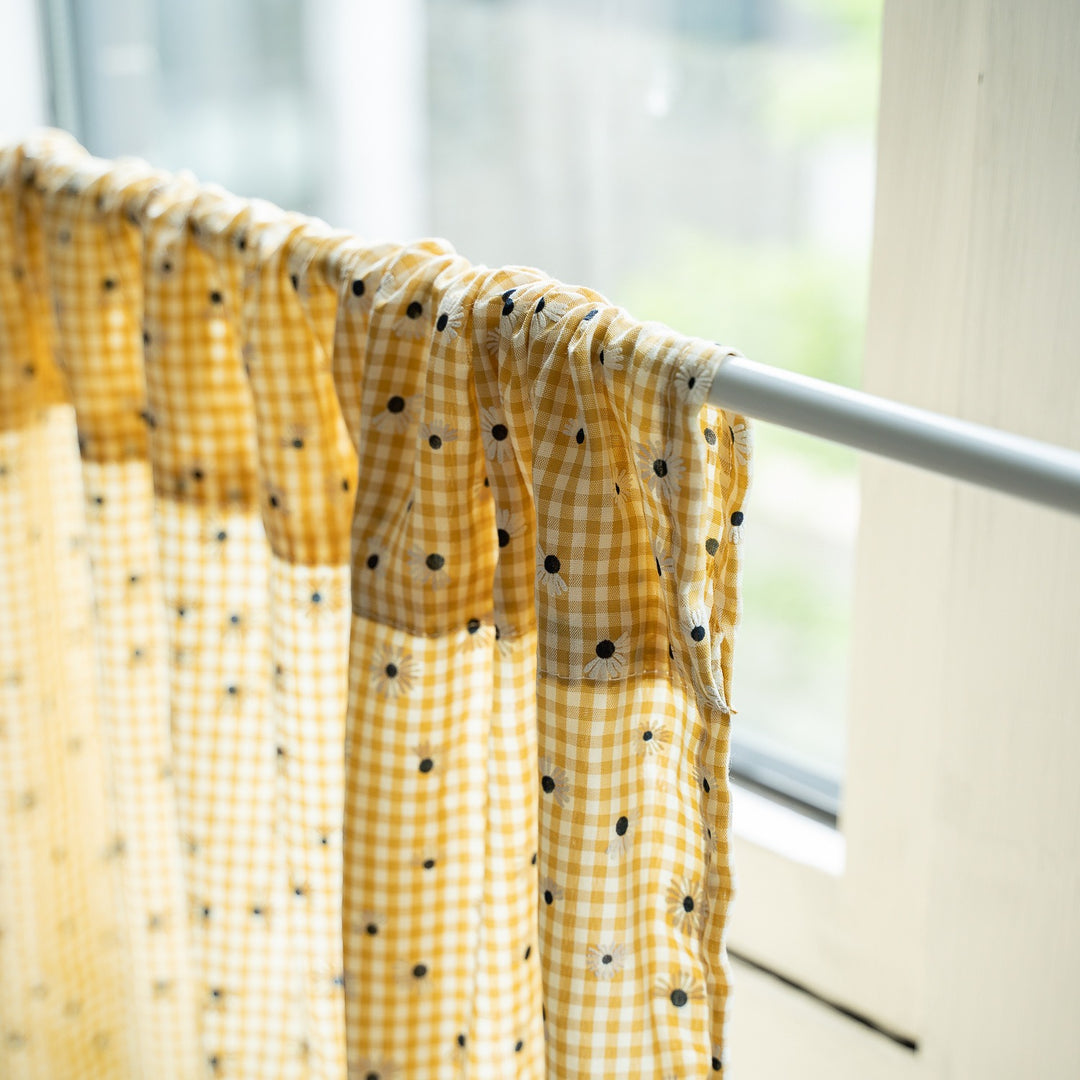 Retro Daisy Gingham Curtain