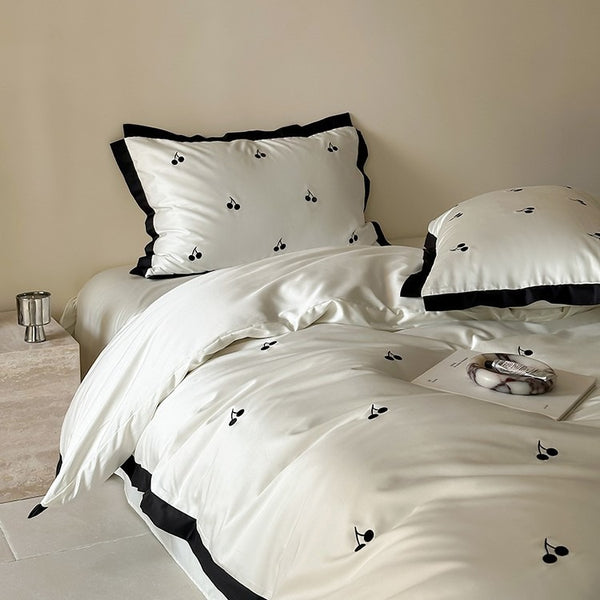 Black Line Bedding Set - Cherry