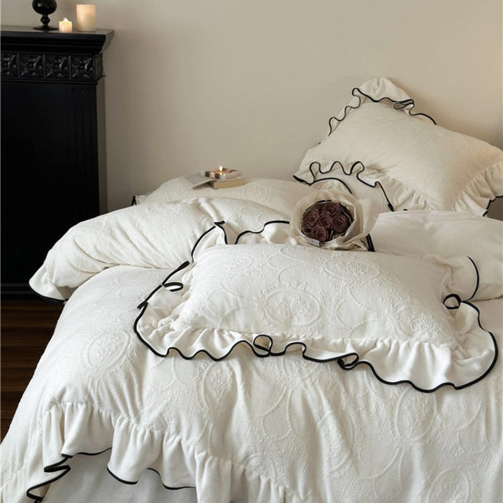 Warm Royal Scalloped Bedding Set