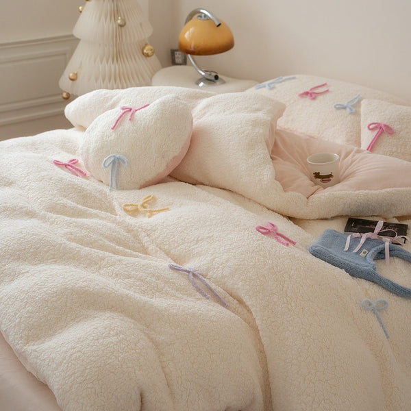 Bow on Cake Bedding Set