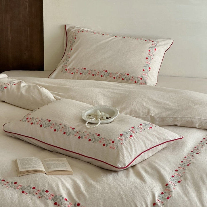 Vine Bloom Trim Bedding Set